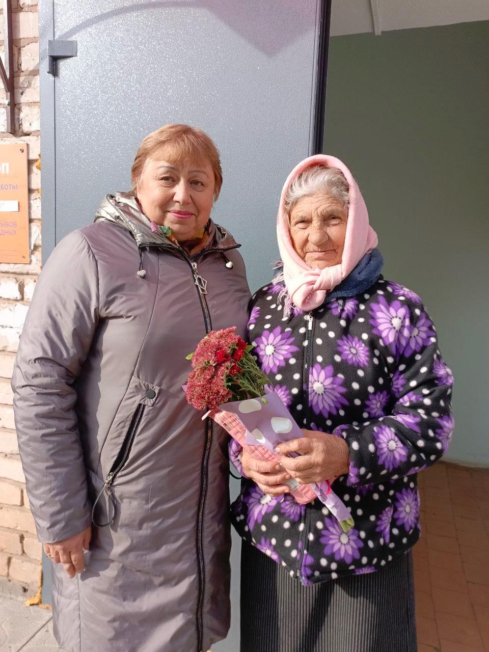 Поздравление от специалистов отделения срочного социального обслуживания