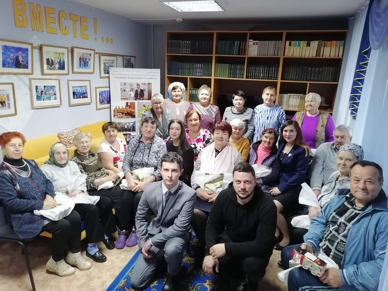 Развлекательно-познавательная программа «Осень жизни красками искрится»