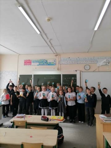 Подарки, сделанные детскими руками - самые ценные. 