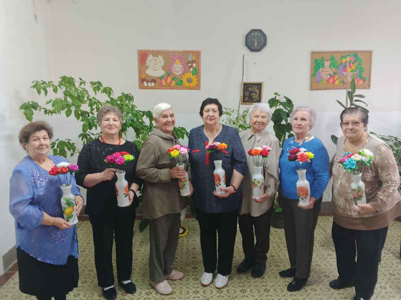 Цветы из атласных лент «Королевская роза»